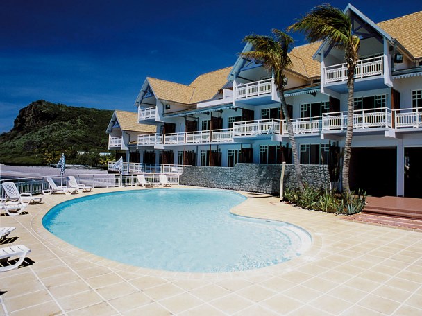 Swimming Pool Coping - Aquitaine in buff used with Atlantic paving